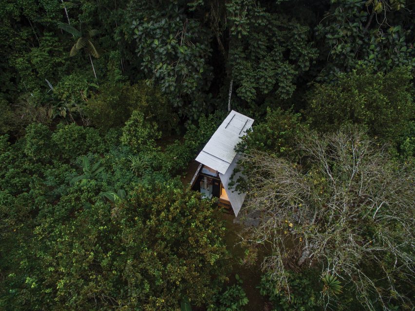 An aerial view of the Huaira cabin by Diana Salvador and Javier Mera in Ecuador