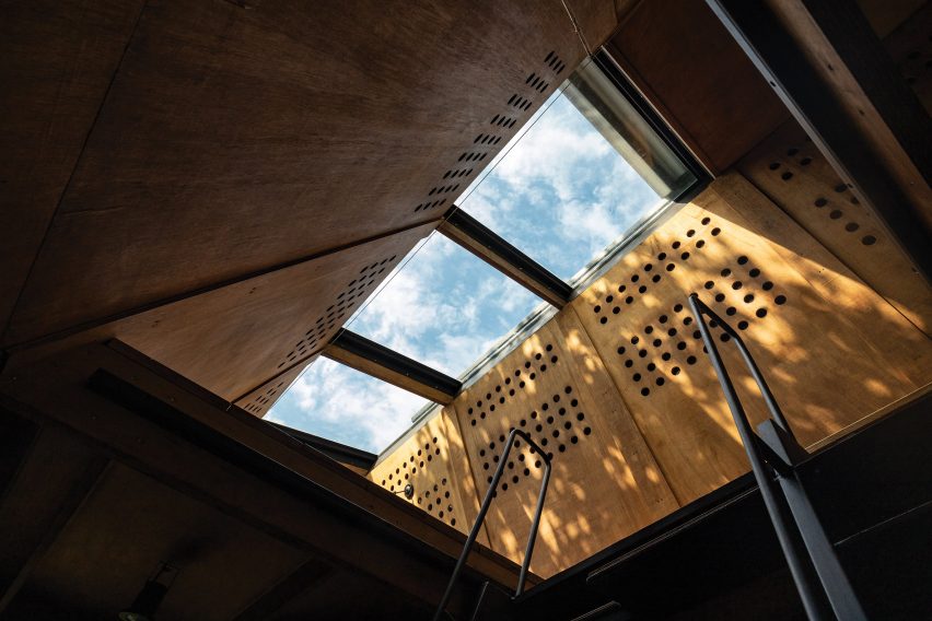 The skylight of the Huaira cabin by Diana Salvador and Javier Mera in Ecuador