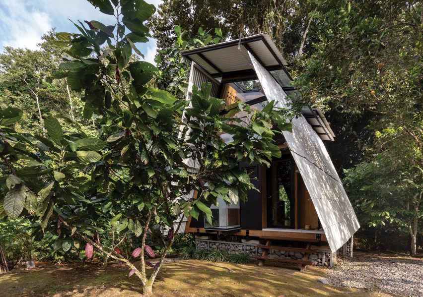 The exterior of the Huaira cabin by Diana Salvador and Javier Mera in Ecuador