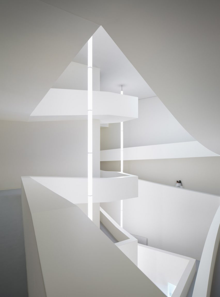 The central void inside Huamao Museum of Art and Education by Álvaro Siza and Carlos Castanheira