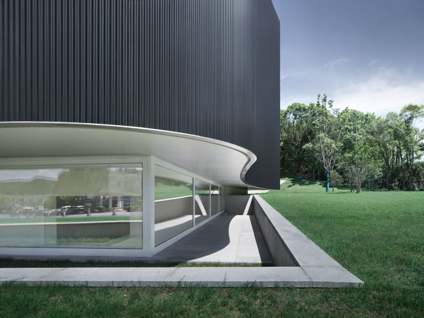 The exterior of the Huamao Museum of Art and Education by Álvaro Siza and Carlos Castanheira