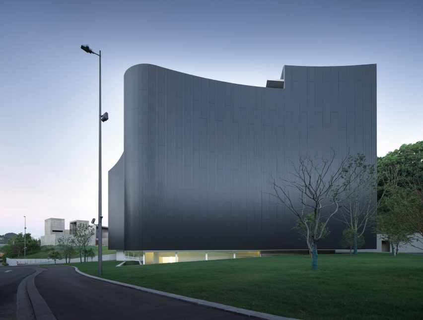 The exterior of the Huamao Museum of Art and Education by Álvaro Siza and Carlos Castanheira