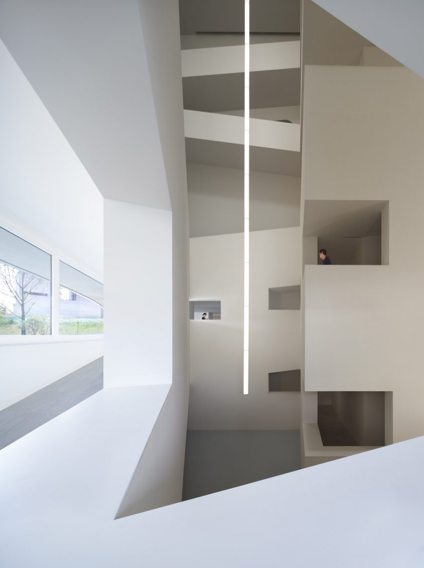 The central void inside Huamao Museum of Art and Education by Álvaro Siza and Carlos Castanheira