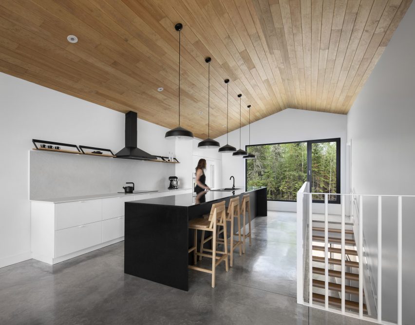Dining space at Le Littoral by Architecture 49