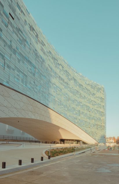 The arched form of the Le Monde Headquarters in Paris by Snøhetta
