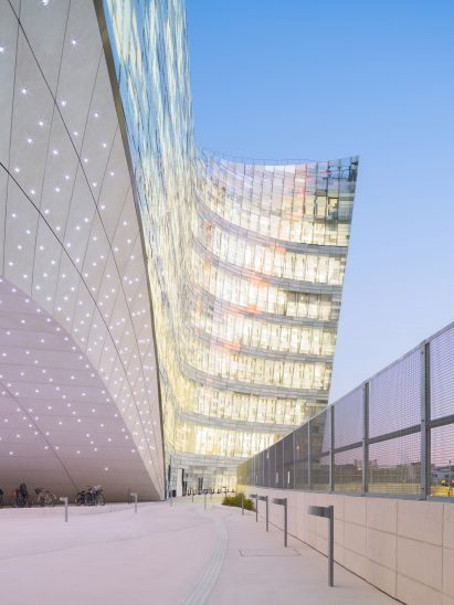 The transparent facade of the Le Monde Headquarters in Paris by Snøhetta