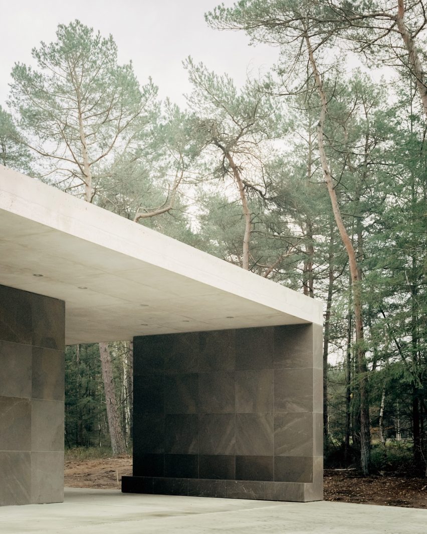 Concrete roof of Loenen Pavilion by Kaan Architecten