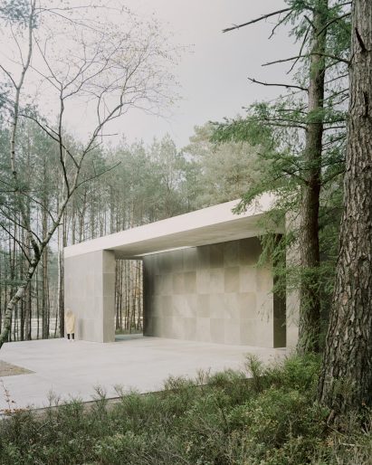 Entrance to Loenen Pavilion by Kaan Architecten