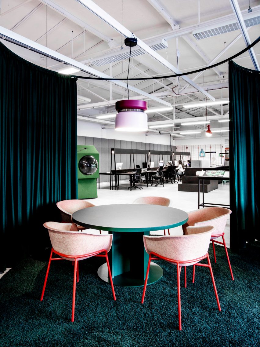 Meeting area in LOQI Activity Office by Studio Aisslinger