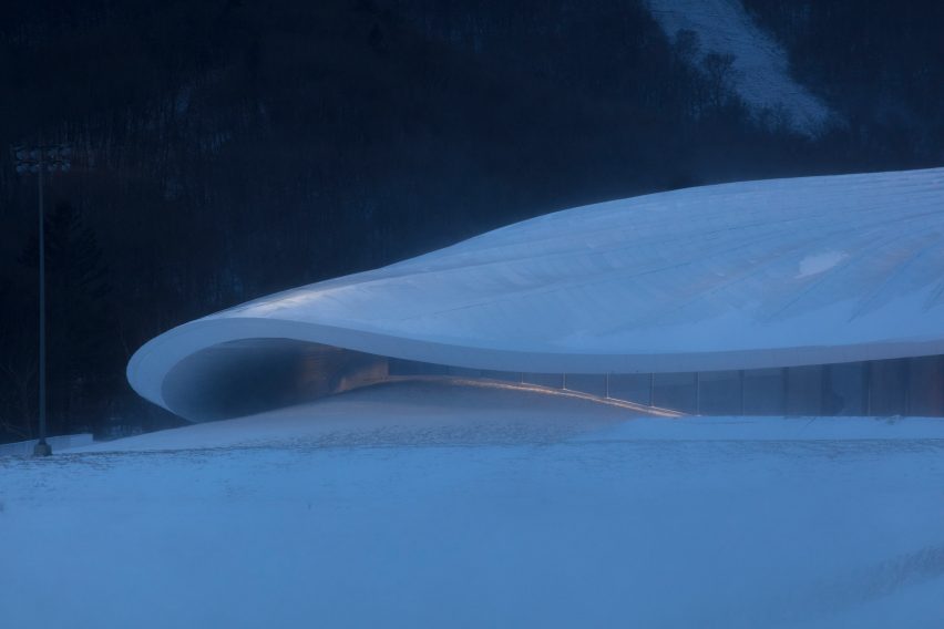 Yabuli Entrepreneurs' Congress Center by MAD