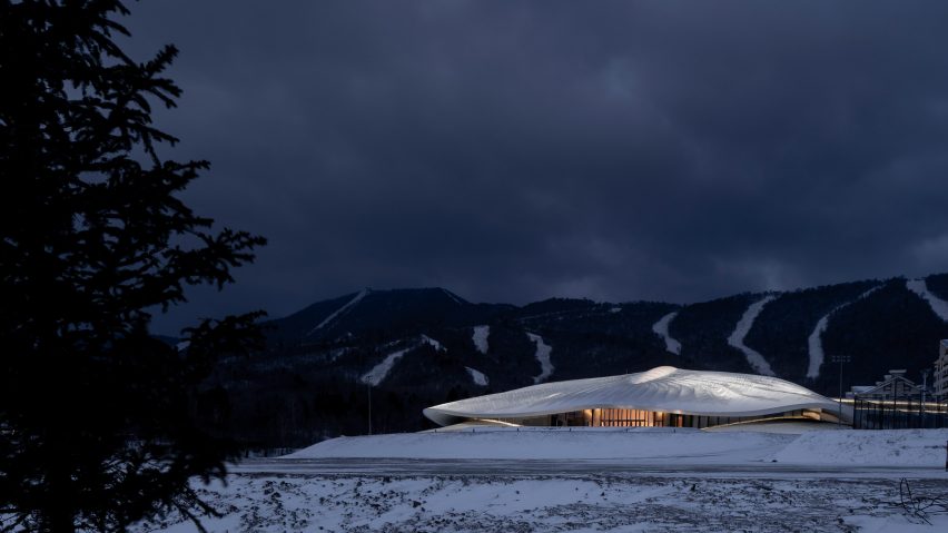 Yabuli Entrepreneurs' Congress Center by MAD