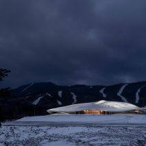 Yabuli Entrepreneurs' Congress Center by MAD