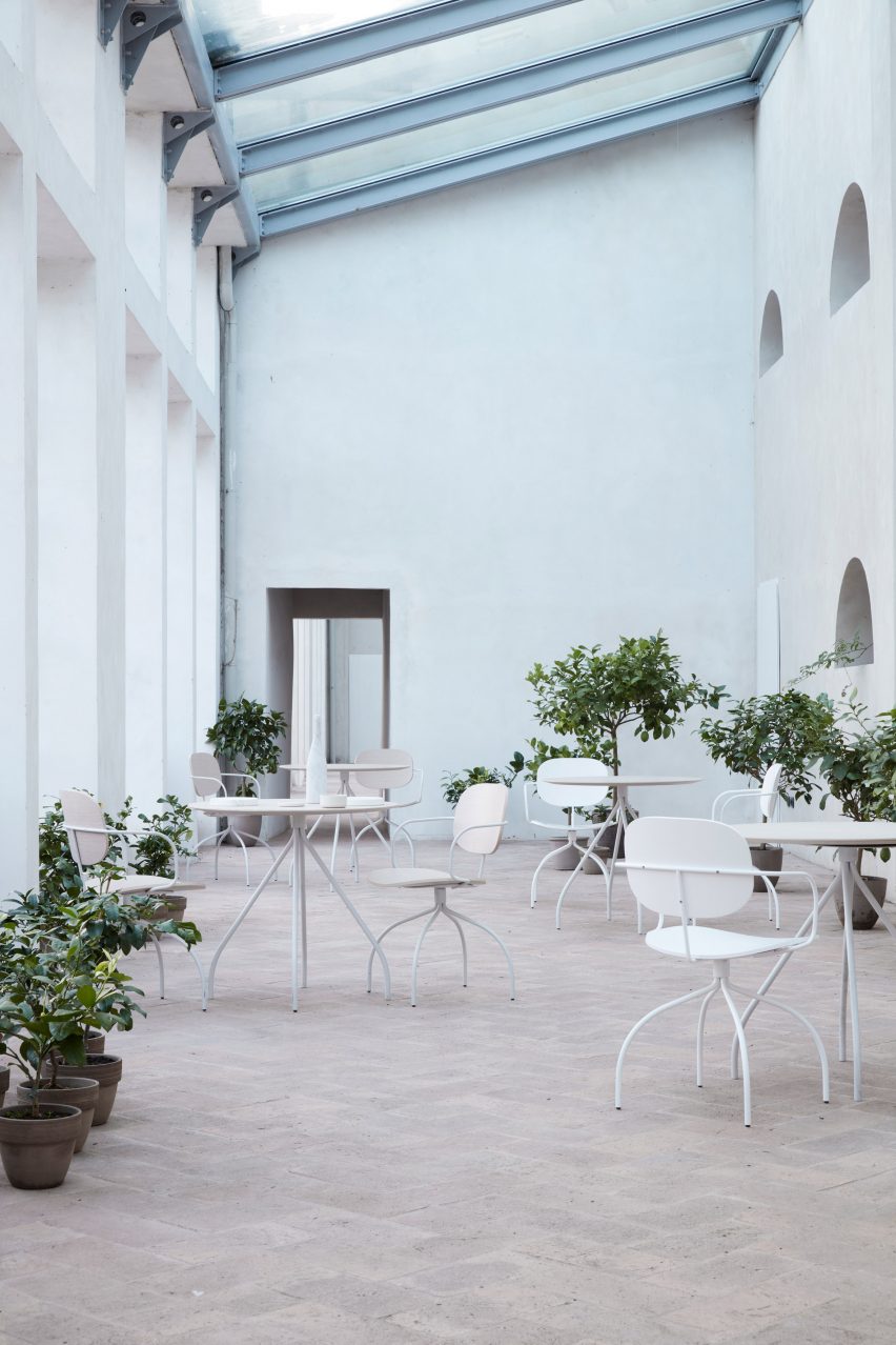 Magenta chair by Raffaella Mangiarotti for IOC Project Partners