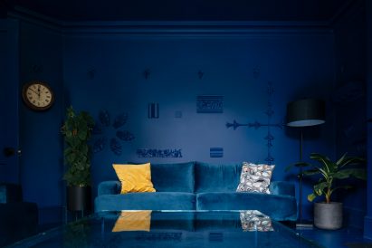 Architectural fragments in blue living room of Mountain View by CAN Architecture