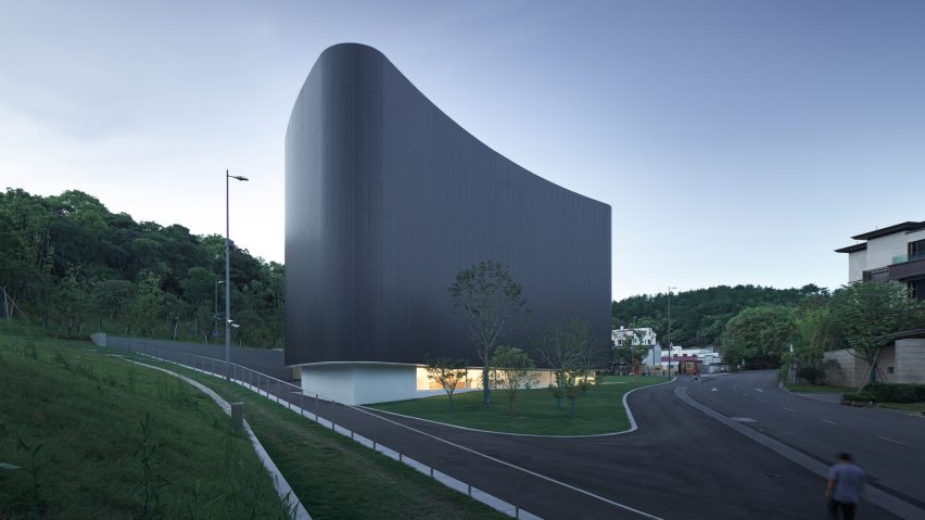 The exterior of Huamao Museum of Art and Education, China, by Álvaro Siza and Carlos Castanheira