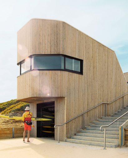 Control tower for surfing