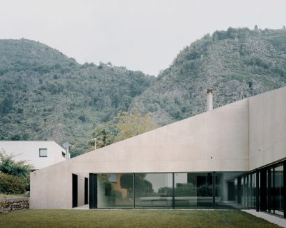 The rear facade of Pyramid House in Switzerland by DF_DC