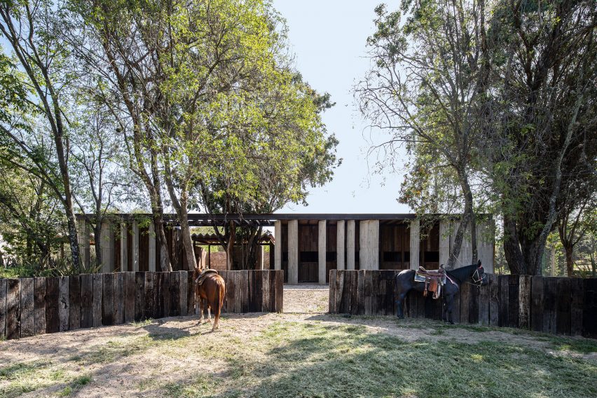 Outside the Rancho Sierra Allende by Fabián M Escalante H Arquitectos