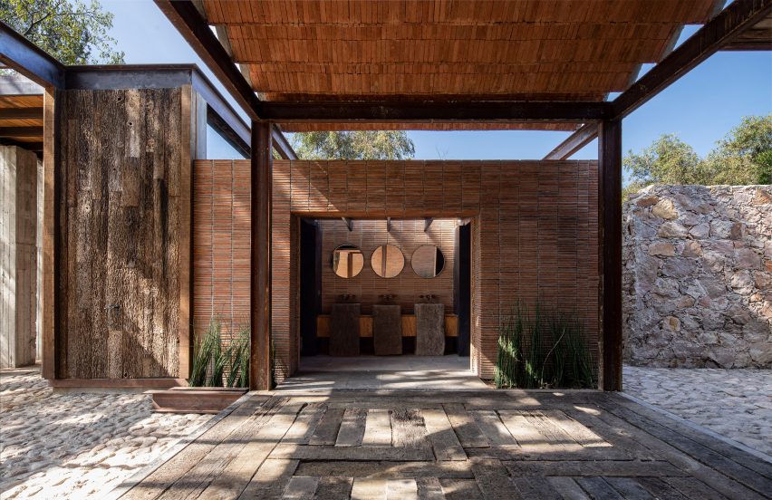 Bathroom at the Rancho Sierra Allende by Fabián M Escalante H Arquitectos