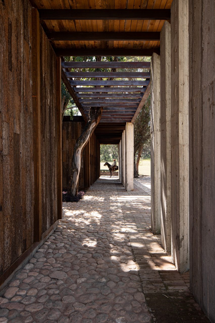 Rancho Sierra Allende by Fabián M Escalante H Arquitectos