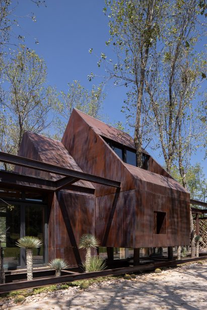 Gabled roofs of the Rancho Sierra Allende by Fabián M Escalante H Arquitectos