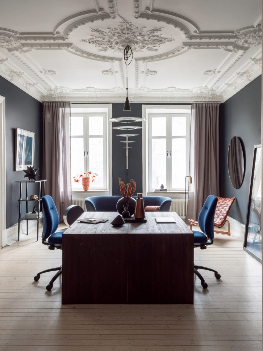 Interior featuring the RH New Logic chair by Flokk
