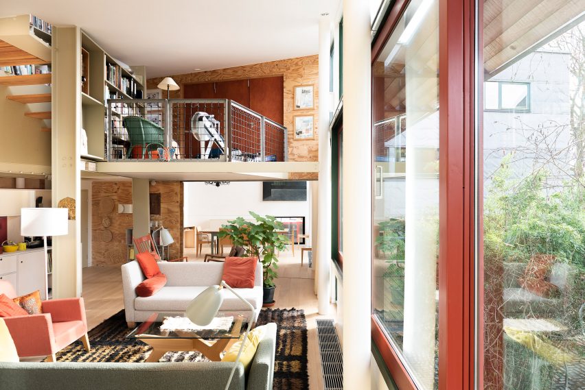 Interior of Straw Bale House by Sarah Wigglesworth