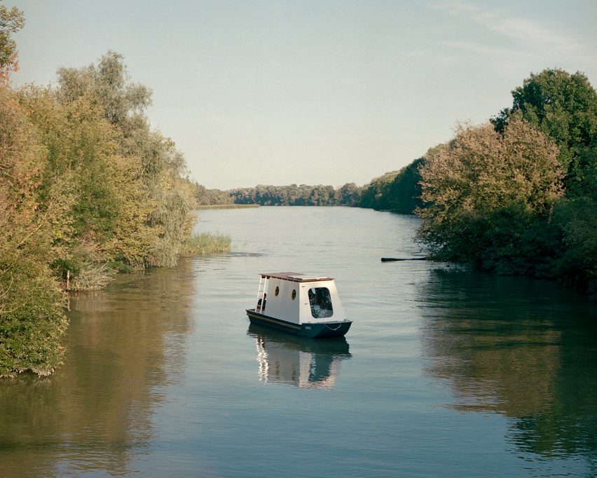Sneci houseboat by Tamás Bene