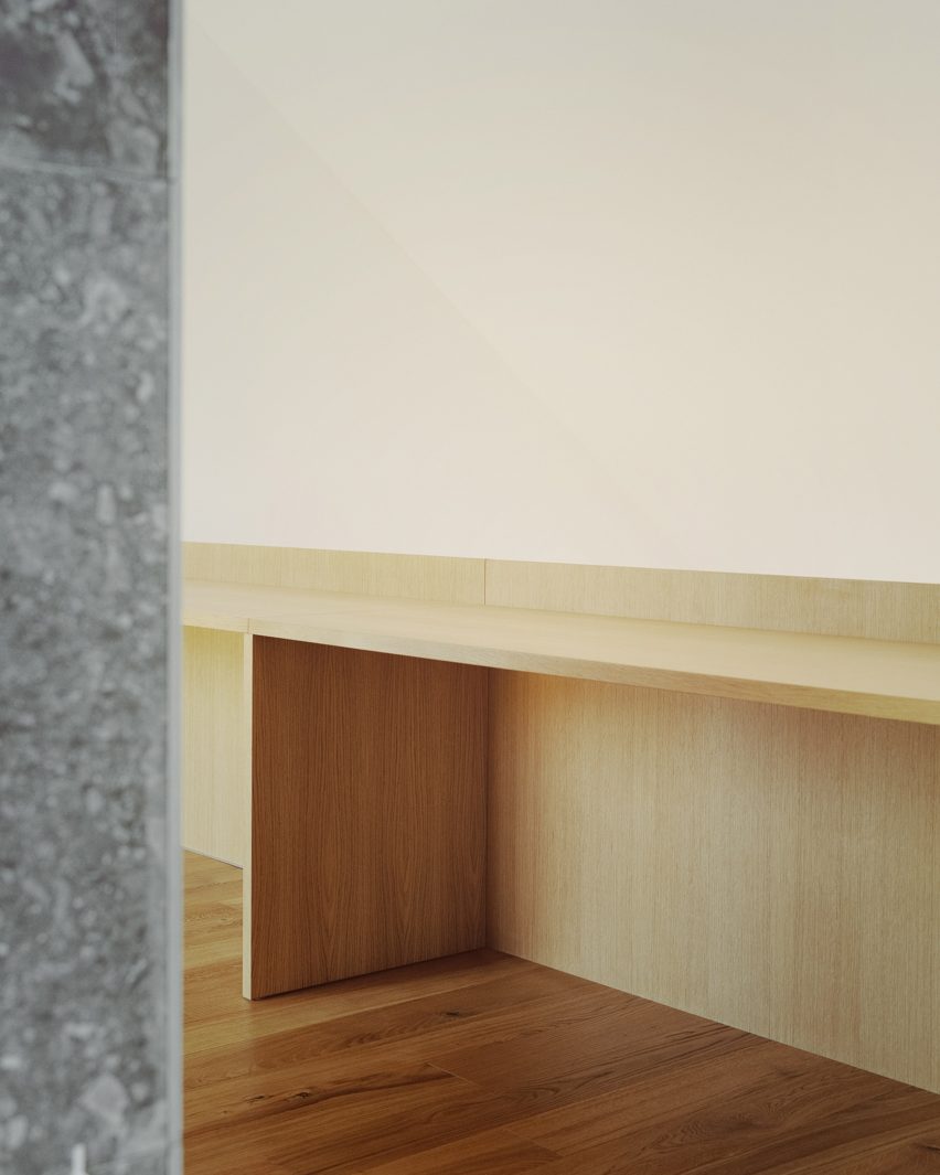 This includes bespoke oak cabinetry