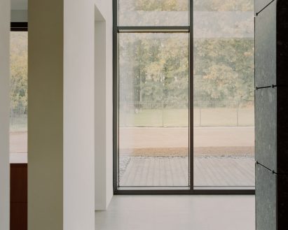 The living room of The House of Wood, Straw and Cork by LCA Architetti