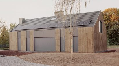 The long elevation of The House of Wood, Straw and Cork by LCA Architetti