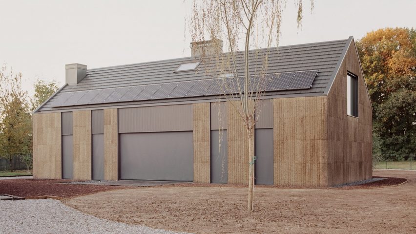 The long elevation of The House of Wood, Straw and Cork by LCA Architetti