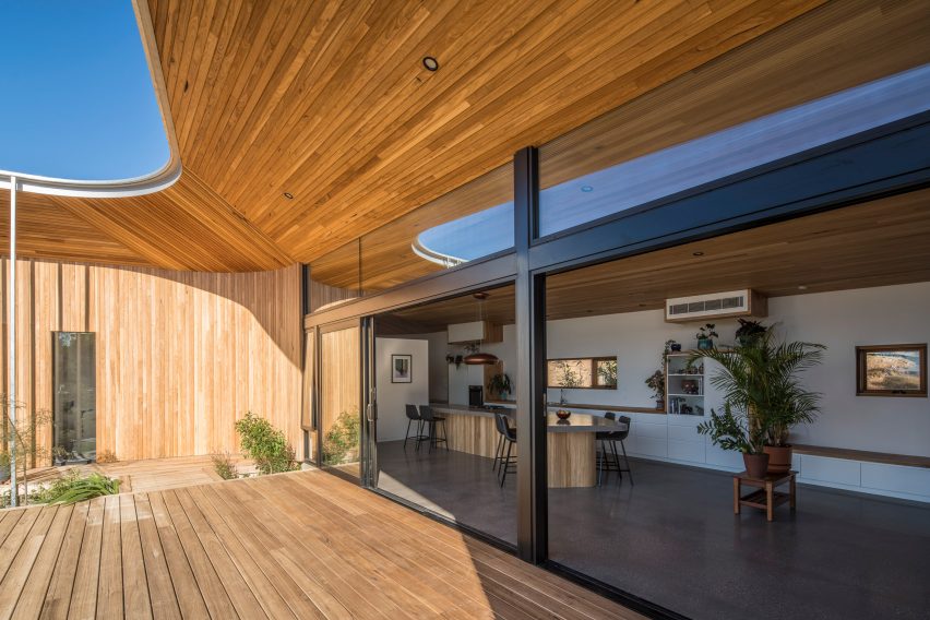 Glazed facade of Willunga House by Reuben French-Kennedy