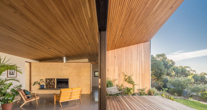 Ash ceiling in Willunga House by Reuben French-Kennedy