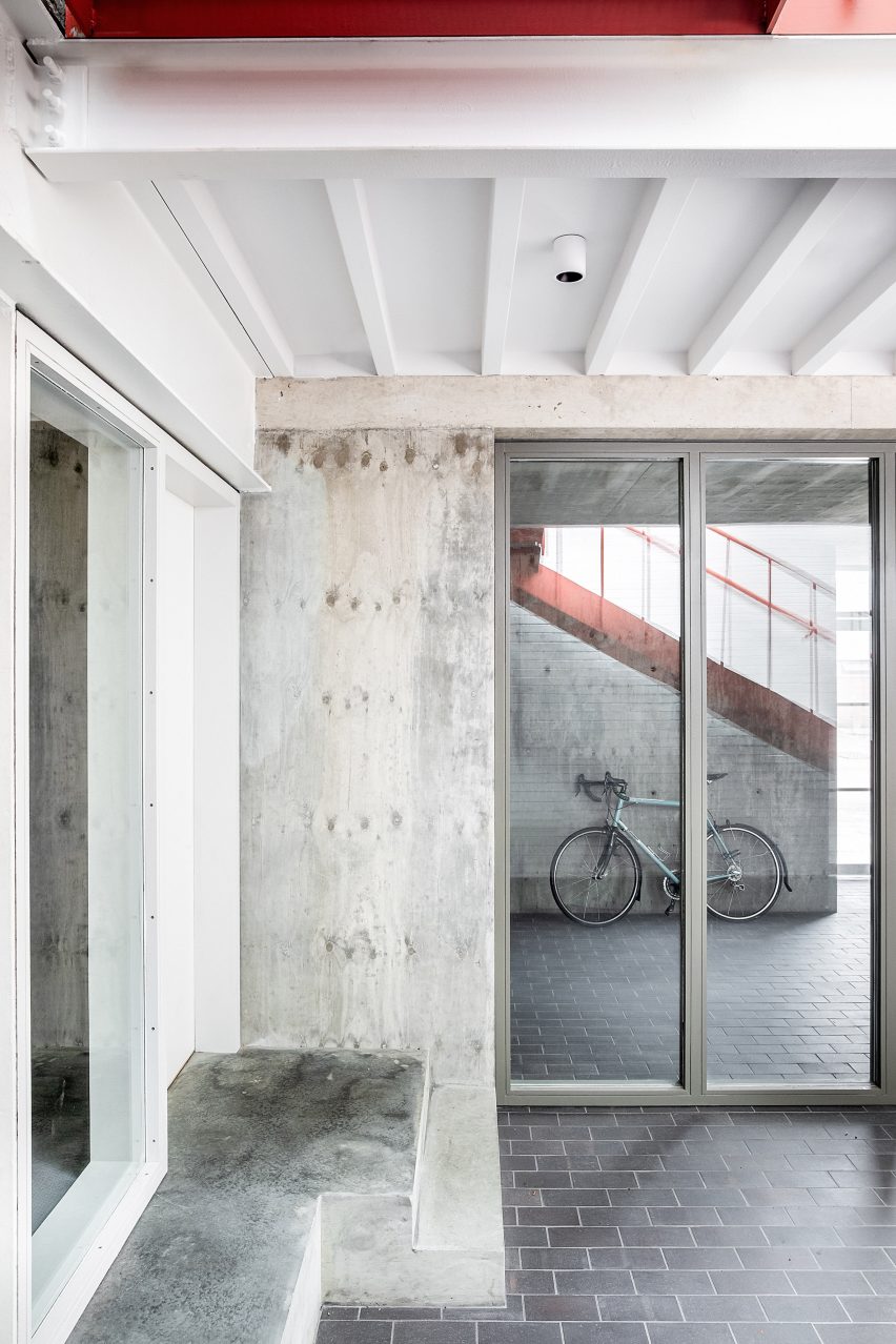 Concrete wall in Yorkton Workshops by Pearson Lloyd and Cassion Castle Architects