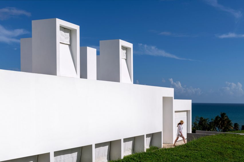 Casa Flores by Fuster + Architects