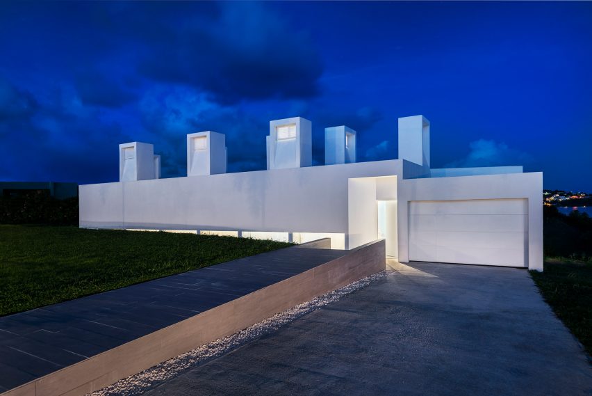 Casa Flores by Fuster + Architects