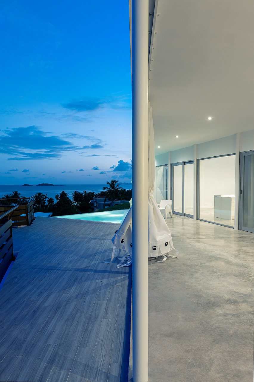 Casa Flores by Fuster + Architects