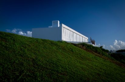 Exterior view of Casa Flores by Fuster + Architects