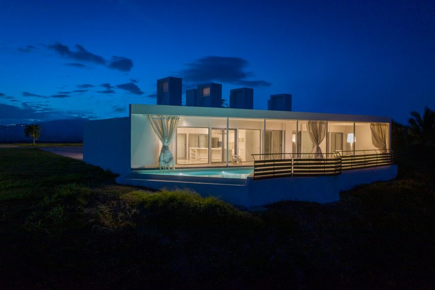 Casa Flores by Fuster + Architects