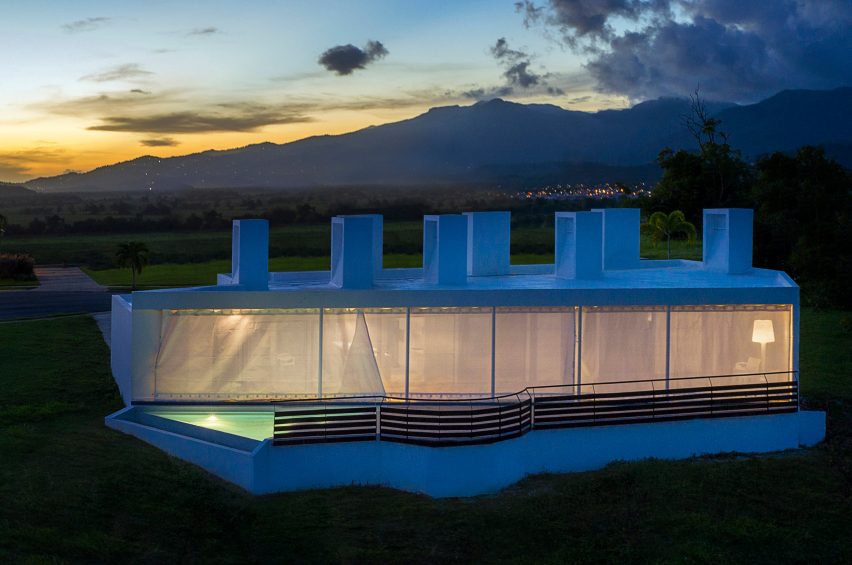 Casa Flores by Fuster + Architects