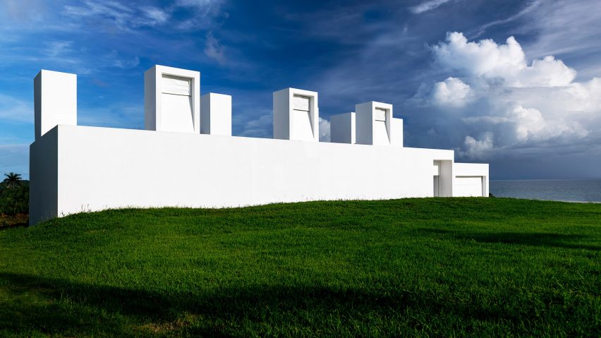 Casa Flores by Fuster + Architects
