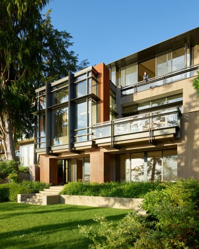 Exterior view of Lakeside Residence by Graham Baba Architects