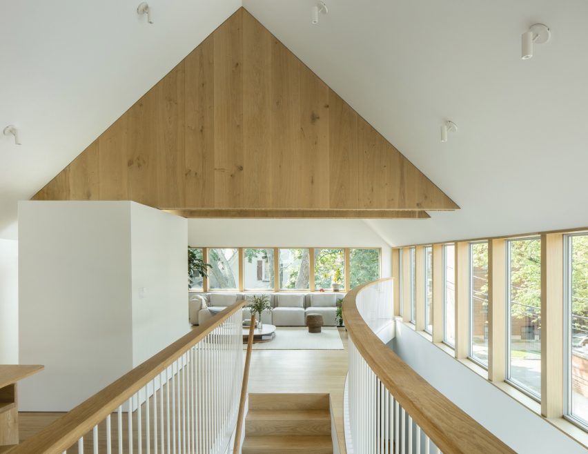 Triangular trusses in Ardmore House by Kwong Von Glinow