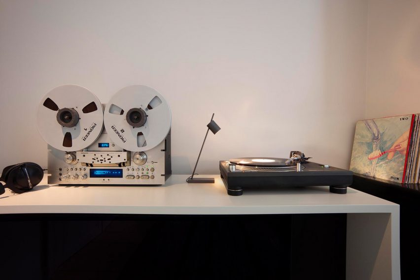 Gunmetal Aude table lamp by Bruno van Meenen for Trizo21