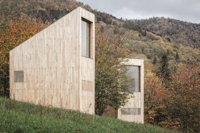 Ivy cabins at 48°Nord hotel in Breitenbach by Reiulf Ramstad Arkitekter