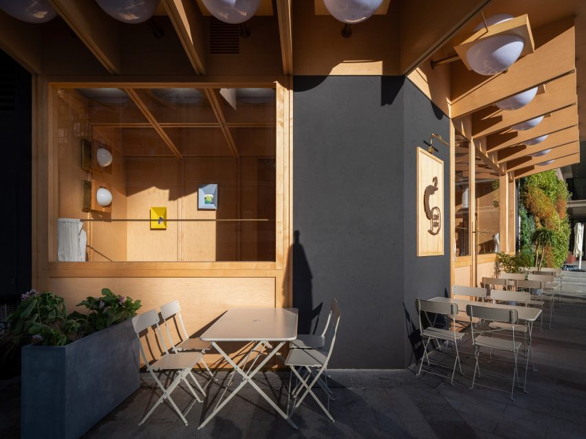 Outdoor seating for C2 Cafe & Bar by Various Associates in Shenzhen, China