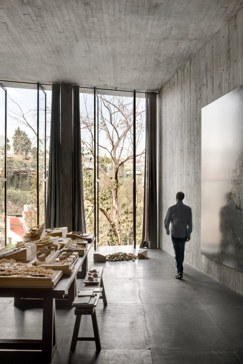 Architecture studio in Casa Estudio by Manuel Cervantes Estudio