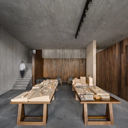 Architectural models in Casa Estudio by Manuel Cervantes Estudio