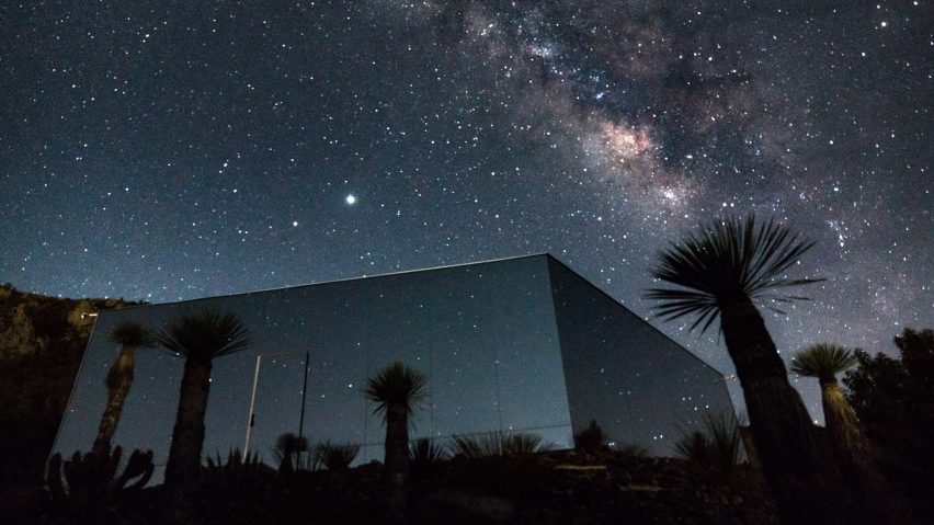 Exterior of Casa Eterea by Prashant Ashoka at night